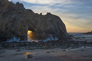 Images Dated 1st January 2014: North America, USA, California. Last light through the arch at Pfeiffer Big Sur State Park