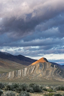 Images Dated 3rd March 2015: North America, USA, California, Death Valley National Park. Last light on Striped Butte