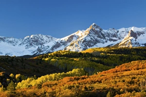 Images Dated 28th September 2006: North America, USA, Colorado, Dallas Divide, Sunrise on the Mt. Sneffles with Autumn Colors