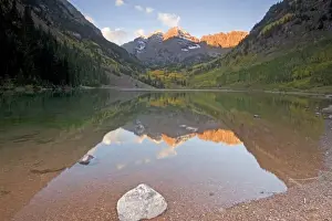 Images Dated 21st September 2007: North America - USA - Colorado - Rocky Mountains - Maroon Bells near Aspen CO