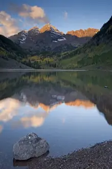 Images Dated 21st September 2007: North America - USA - Colorado - Rocky Mountains - Maroon Bells near Aspen CO
