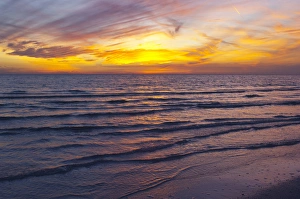 Images Dated 8th March 2007: North America, USA, Florida, Sarasota, Sunset on the Crescent Beach, Siesta Key