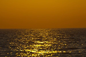 Images Dated 10th March 2007: North America, USA, Florida, Sarasota, Sunset Reflection at the Crescent Beach, Siesta Key