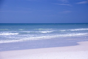 Images Dated 27th March 2013: North America, USA, Florida, Sarasota, Crescent Beach, Siesta Key, Surf, Sand, Water Sky