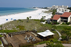 Images Dated 11th April 2011: North America, USA, Florida, Sarasota, Crescent Beach, Siesta Key, People condo deck
