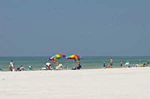 Images Dated 10th April 2011: North America, USA, Florida, Sarasota, Crescent Beach, Siesta Key, People relaxing