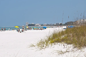 North America, USA, Florida, Sarasota, Crescent Beach, Siesta Key, People relaxing