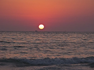 Images Dated 10th April 2011: North America, USA, Florida, Sarasota, Sunset on the Crescent Beach, Siesta Key