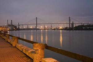Images Dated 22nd March 2007: North America, USA, Georgia, Savannah. The port of Savannah with the Talmadge Memorial