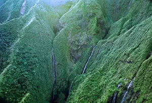 Images Dated 12th December 2006: North America, USA, Hawaii, Kauai. Waterfalls on the slopes of Mt. Wai ale ale