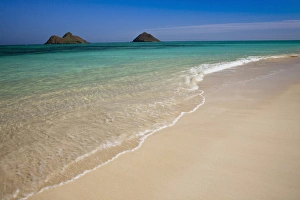 Images Dated 13th January 2010: North America, USA, Hawaii, Oahu. Rabbit Island as seen from Waimanalo Beach