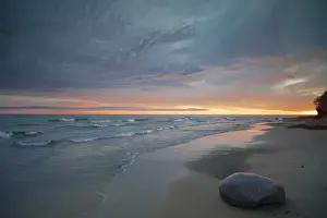 Images Dated 24th July 2010: North America, USA, Michigan. Solitary boulder on a beach of Lake Superior, Pictured