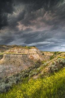 Images Dated 29th July 2010: North America, USA, North Dakota, Theodore Roosevelt National Park, Thunderstorm