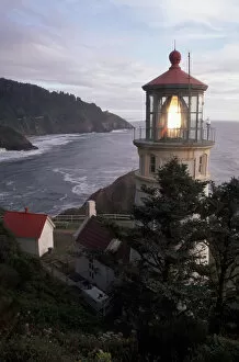 Images Dated 29th August 2003: North America, USA, Oregon Hecta Head Lighthouse along the Oregon coastline