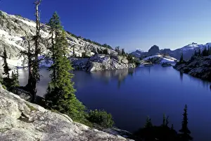 Images Dated 14th April 2005: North America, USA, WA, Alpine Lakes Wilderness Upper Robin Lake and Mt. Rainier
