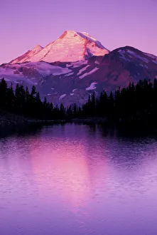North America, USA, Washington, Mount Baker Wilderness. Mt. Baker, dawn at Iceberg Lake