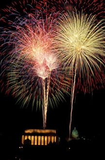 Images Dated 18th January 2006: North America, USA, Washington D. C. 4th of July Fireworks over Capitol and Memorials