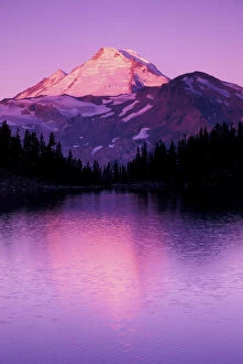 Images Dated 14th April 2005: North America, USA, Washington, Mount Baker Wilderness. Mt. Baker, dawn at Iceberg Lake