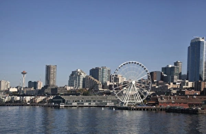 Images Dated 5th October 2012: North America, USA, Washington, Seattle. The Seattle waterfront with the Great Wheel