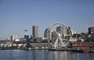 Images Dated 5th October 2012: North America, USA, Washington, Seattle. The Seattle waterfront with the Great Wheel