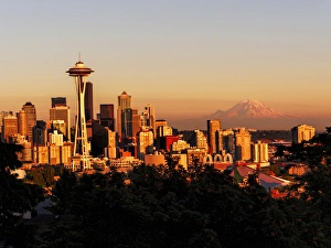Images Dated 23rd July 2013: North America; USA; Washington; Seattle; Seattle Skyline at Dusk