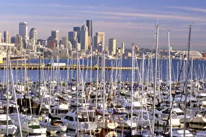 Images Dated 11th May 2006: North America, USA, Washington State, Seattle. Elliott Bay Marina and downtown Seattle