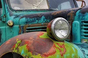 Images Dated 27th May 2012: North America: USA; Wshington; OLd Colorful Field Truck in field