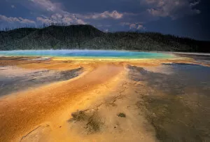 Images Dated 28th January 2005: North America, USA, Wyoming, Yellowstone NP, Grand Prismatic Geyser