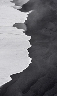 Images Dated 17th February 2015: North Atllantic coast near Vik y Myrdal during winter. View towards Solheimasandur
