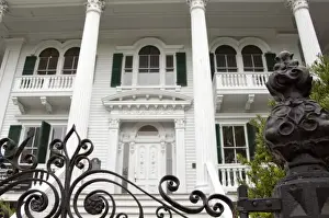 Images Dated 22nd April 2011: North Carolina, Wilmington. Historic antebellum Bellamy Mansion, c. 1861, Classic Revival