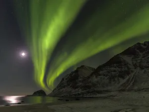 Northern Lights over Haukland Beach, island Vestvagoy