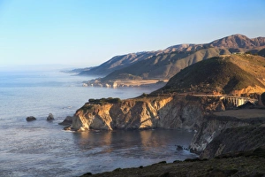 Images Dated 27th September 2016: Northward view of Coastline from Big Sur, California at sunrise