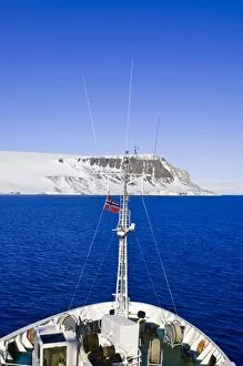 Images Dated 17th June 2005: Norway. Alkfjellet Cliffs in Lomfjorden Svalbard Archipelago, Norway