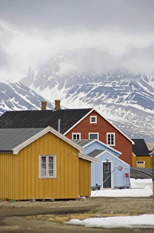 Images Dated 26th June 2009: Norway, Arctic Circle, Svalbard Islands, Spitsbergen, Ny Alesund (aka Kings Bay)