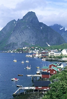 Norway, Lofoten Islands, Moskenesoya Island, Reine, above Arctic Circle, traditional fishing