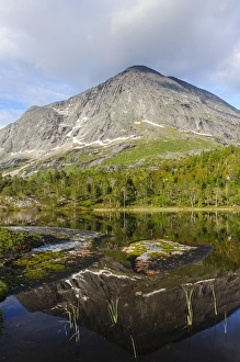 Norway, Nordland. Mountain scenery. Evening light at Gurtejavre lake