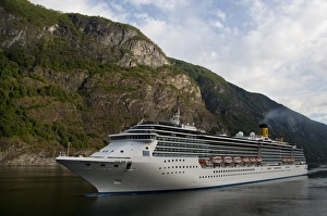 Images Dated 22nd June 2009: Norway, Sogne Fjord (aka Sognefjord), the longest fjord in the world. Cruise ship