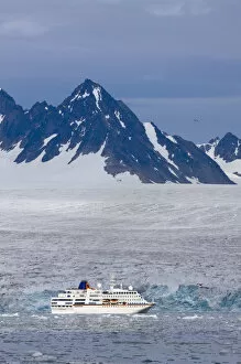 Images Dated 12th August 2008: Norway, Svalbard, Spitsbergen, Cruise Ship MV Columbus motoring past blue ice face