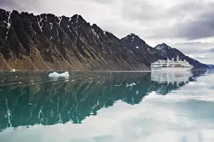 Images Dated 12th August 2008: Norway, Svalbard, Spitsbergen, Cruise Ship MV Columbus motoring past mountains along