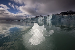 Images Dated 14th August 2008: Norway, Svalbard, Spitsbergen Island, Morning sun lights iceberg floating in Sveabreen