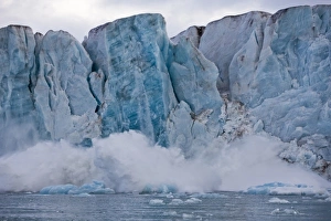 Images Dated 13th August 2008: Norway, Svalbard, Spitsbergen Island, Icebergs calving from ice face of Sveabreen