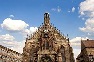 Images Dated 30th June 2005: Nuremberg, Germany, Church of Our Lady, Frauenkirche, Market Square (Hauptmarkt)