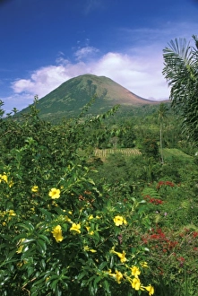 Sulawesi Prints: Oceania, Indonesia, Sulawesi, Tomohon. Mt. Lokon