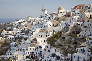 Images Dated 22nd May 2011: Oia, Santorini, Cyclades islands, Greece