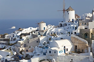 Images Dated 22nd May 2011: Oia, Santorini, Cyclades islands, Greece
