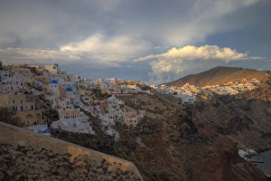 Images Dated 22nd May 2010: Oia, Santorini, Greece