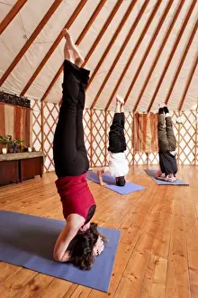 Images Dated 25th January 2011: Ojo Caliente, New Mexico, USA. Yoga Class (MR & PR)