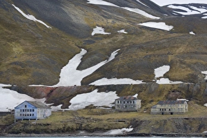 Mine Prints: old, abandoned houses near Longyearbean