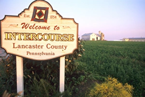 Images Dated 15th April 2005: Old Amish Village Intercourse Pennsylvania