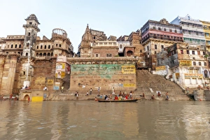 Images Dated 26th September 2005: Old buildings by the Ganges river, Varanasi, India